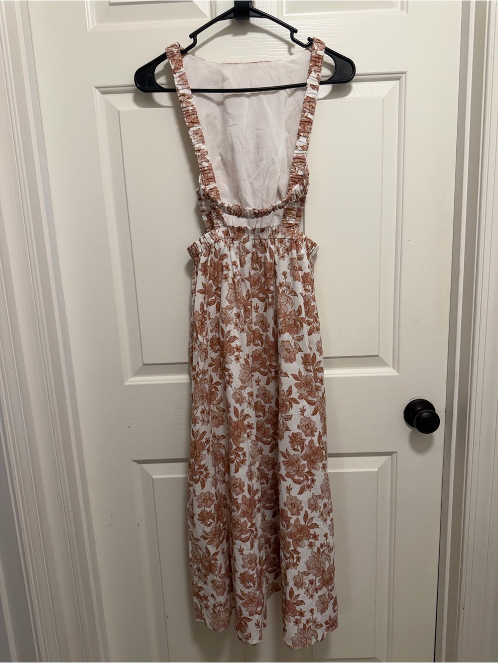 Petal & Pup Tan Floral Printed Aubrey Cutout Open Back Midi Dress Size 2 - Picture 4 of 6